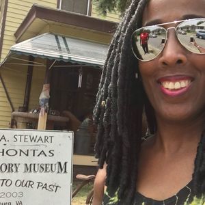 Meet your Posher, Etta